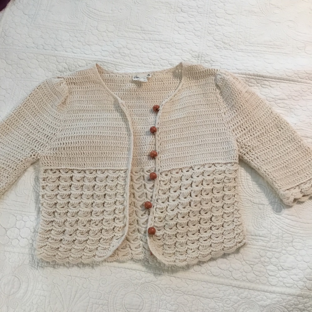 Tikirani Cropped Ivory Cardigan‎ With Wood Buttons